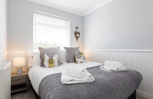 Thornton-Cleveleys Casa | Curlew - 3 Bedrooms Wi-Fi, Parking, Contractors