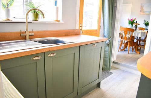 Pakefield Cabaña | Curlew Cottage - a cottage that sleeps 4 guests in 2 bedrooms