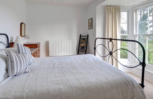 Manorbier Casa | Esta casa adosada, catalogada que data del siglo XVIII, se encuentra en Manorbier, con buenas