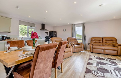 Hereford Casa | Curlews Rest at Canon Bridge Fishery