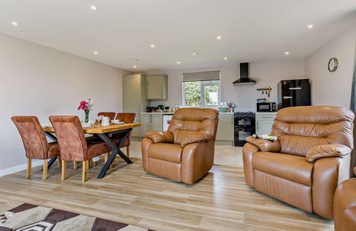 Hereford Casa | Curlews Rest at Canon Bridge Fishery