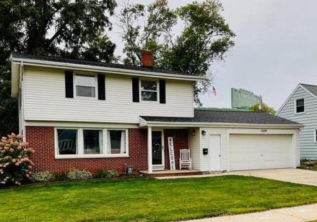 Green Bay Casa | Curly's Quarters (4 Bedroom Home) w/Lambeau view