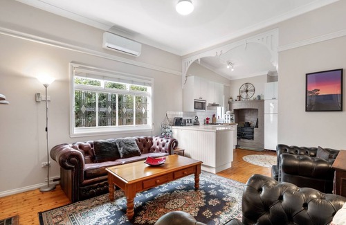 Blackheath Casa | Currawong Cottage with views