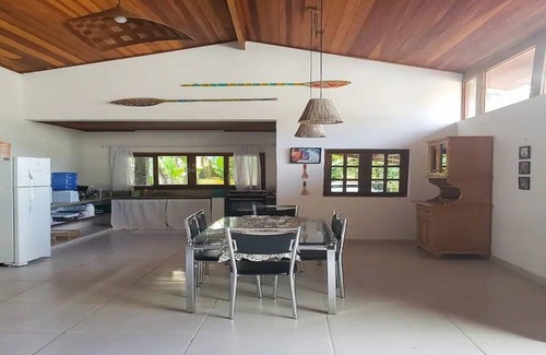 Praia da Fortaleza Casa | Curta a Natureza da Praia de Fortaleza Nesta Confortável Casa a 50m da Praia