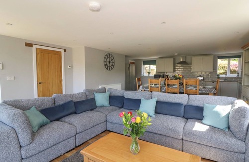 Builth Wells Cabaña | CURTAU, pet friendly, luxury holiday cottage in Builth Wells