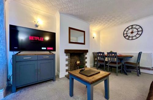 Cleethorpes Casa | Curzon House Two - Great for Contractors or Family Holidays