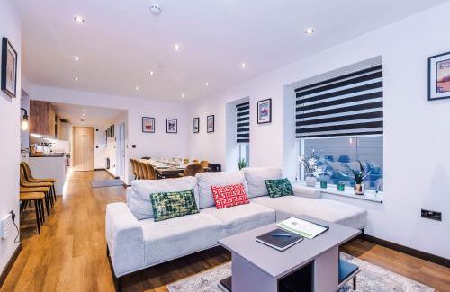 Llandudno Villa | Curzon Villa - Sleeping 18 by Assured Stays