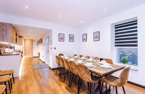 Llandudno Villa | Curzon Villa - Sleeping 18 by Assured Stays