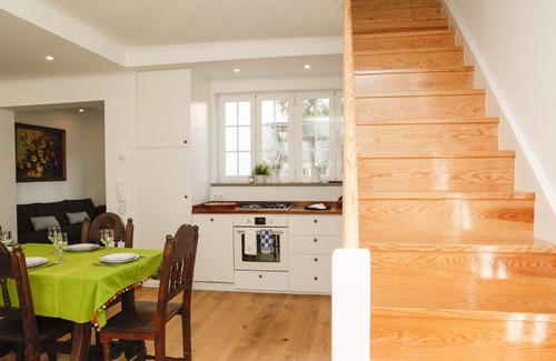 Estoril Apartamento | Cushy Apartment with garden in Estoril