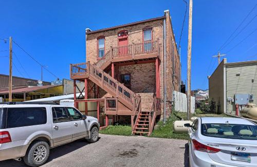 Custer Apartamento | Custer Apt in Heart of Town Shop, Dine, Hike
