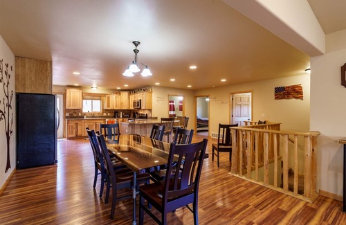 Custer Casa | Custer Connection | 5 Bed, 3 Bath