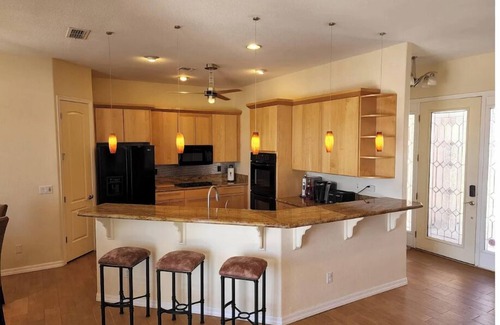 Sunridge Estates Casa | Custom 4 bdrm with Granny Suite and Infinity Pool