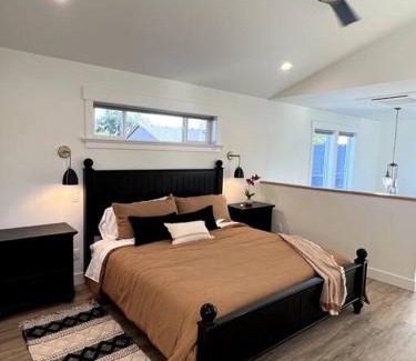Grant Casa | Custom Built Cottage in Downtown with Pool