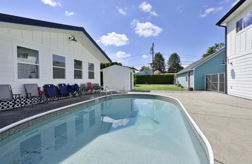 Grant Casa | Custom Built Cottage in Downtown with Pool