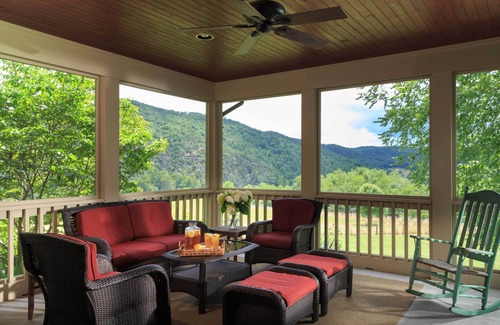 Millboro Springs Casa | Casa a medida en una granja de 165 acres con acceso privado al río Cowpasture