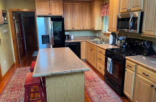 West Glacier Cabina | Custom built West Glacier cabin with private Salt Water Spa