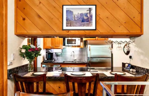 Shaver Lake Condominio | Custom Cabin near Shaver Lake with 2 Fireplaces, Deck, Pool, Sauna & Jacuzzi!