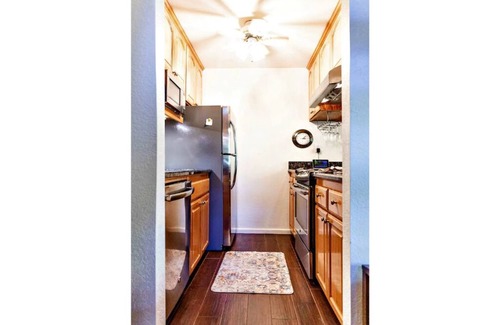 Shaver Lake Condominio | Custom Cabin near Shaver Lake with 2 Fireplaces, Deck, Pool, Sauna & Jacuzzi!