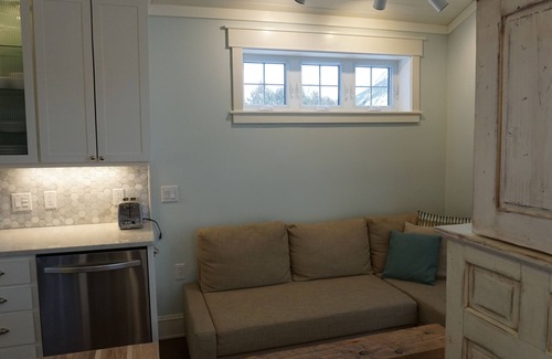 Burlington Casa | Carriage House de diseño personalizado: cerca de la ciudad con una sensación de granja