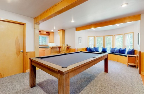 Oak Harbor Casa | Custom, dog-friendly home on 5 lakefront acres with tennis, sauna & game room