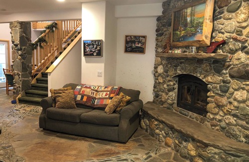 Peninsula Village Cabina | Custom Home in Almanor Pines