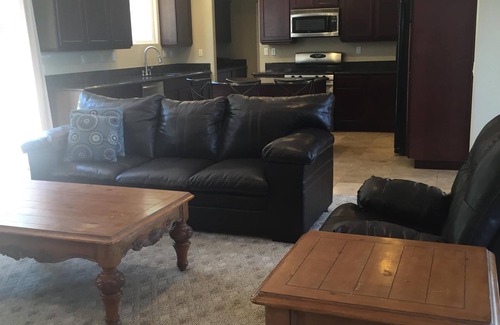 El Cajon Casa | ¡Hogar personalizado en vecindario tranquilo en el tranquilo condado de San Diego!