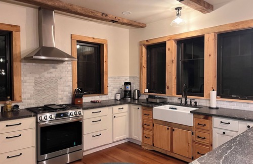 Wilmington Casa | Custom home in the mountains, minutes to all Wilmington has to offer!