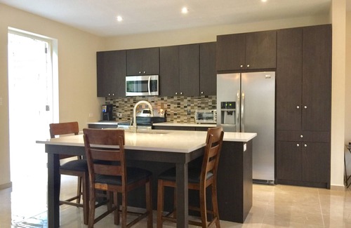 Ensenada Casa | ¡Nuevo hogar personalizado perfecto para vacaciones grupales! Piscina privada, a pie de playa, WiFi