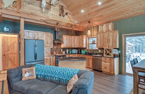 Kasilof Cabina | Custom Kasilof Cabin on 40 Private Acres