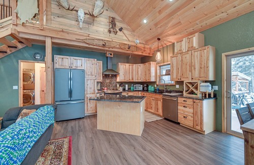Kasilof Cabina | Custom Kasilof Cabin on 40 Private Acres