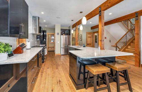 Meredith Casa | Custom Lake Winnisquam Home For 12