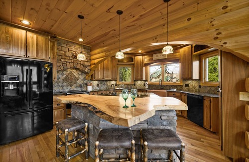Townsend Cabina | Custom Log Cabin Close to Cades Cove in GSMNP!