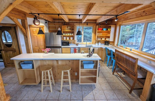 Homer Casa | Cabaña de madera personalizada con vistas increíbles: ¡ideal para parejas y familias!