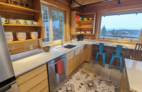 Homer Casa | Cabaña de madera personalizada con vistas increíbles: ¡ideal para parejas y familias!