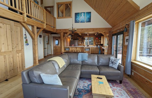 Homer Casa | Cabaña de madera personalizada con vistas increíbles: ¡ideal para parejas y familias!