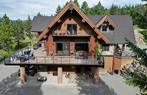 Rexford Cabina | Custom Log Home at Lake Koocanusa