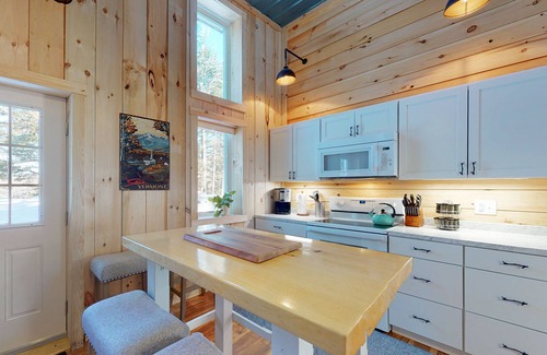 Morrisville Casa | Custom Mountain Home with Private Hot Tub, Firepit, & Free WiFi - Dog Welcome