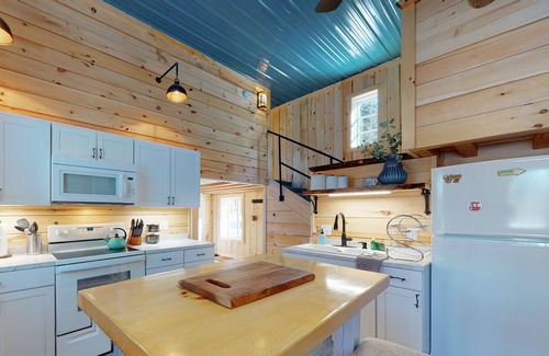 Morrisville Casa | Custom Mountain Home with Private Hot Tub, Firepit, & Free WiFi - Dog Welcome