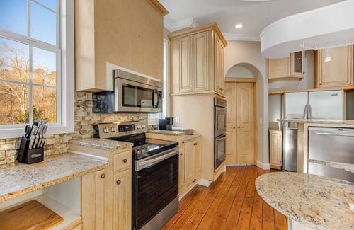 Rock Harbor Casa | Custom Norris Lake home in no-wake zone w/ hot tub & two kitchens - dog-friendly