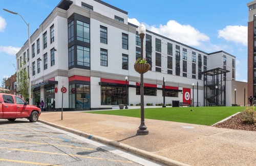 Auburn Apartamento | Custom Suite over Target - Downtown AU 209