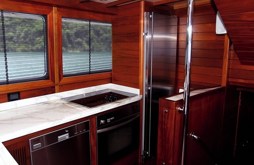 Spanish Wells Alquiler De Eote | Custom Yacht -Includes, Breakfast, Chef, WIFI, A/C, docked in private marina.