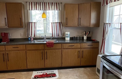 Bedford Casa | Cute 2 Bedroom home with pool/spa, off street parking and fenced yard.