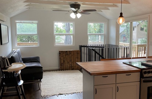 Spirit Lake Cabaña | Cute 2/2 Cottage for rent across from the lake