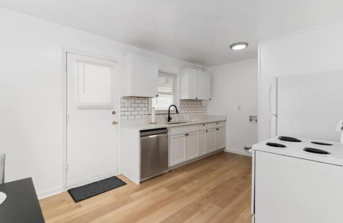 Royal Oak Casa | Cute 2 bed 1 bath Home in Royal Oak