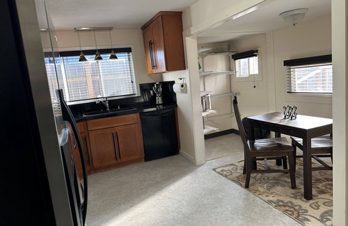 McLoughlin Cabaña | Cute 2 bed Bungalow in the heart of Oregon City