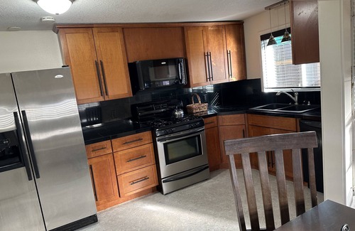 McLoughlin Cabaña | Cute 2 bed Bungalow in the heart of Oregon City