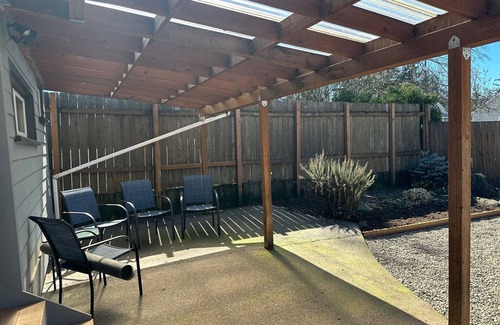 McLoughlin Cabaña | Cute 2 bed Bungalow in the heart of Oregon City