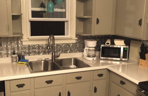 Aiken Casa | Cute 2 BR/1B home in quiet neighborhood near Aiken’s historic horse district.