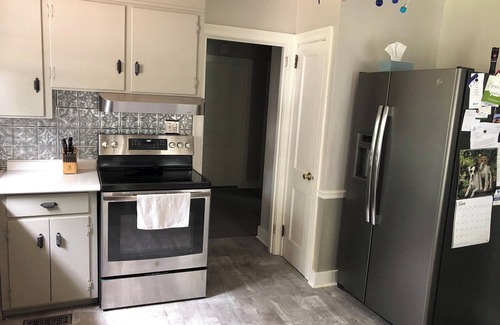 Aiken Casa | Cute 2 BR/1B home in quiet neighborhood near Aiken’s historic horse district.
