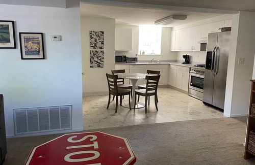 East End Apartamento | Cute 2br apartment in charming Alameda Victorian. Close to Park St.
